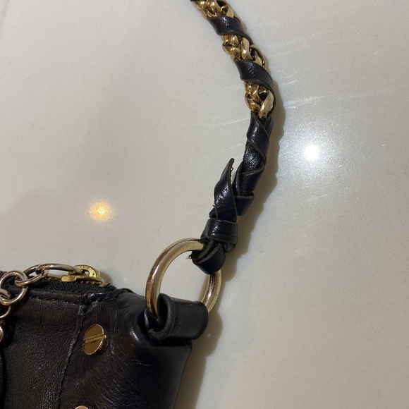 Black leather purse with tassel and gold detail - Picture 7 of 9